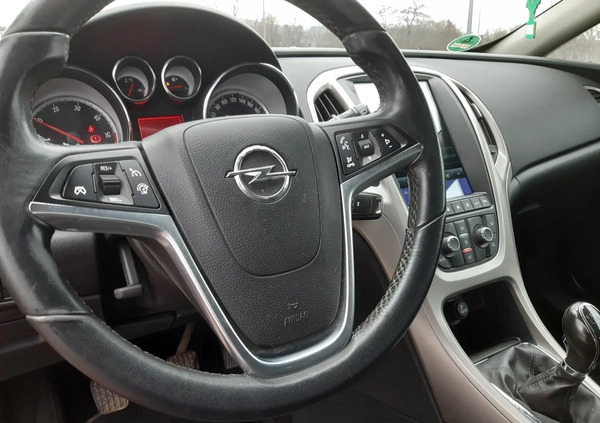 Opel Astra cena 29700 przebieg: 242000, rok produkcji 2013 z Paczków małe 326